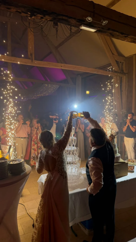 La pyramide de champagne, moment fort et festif du mariage