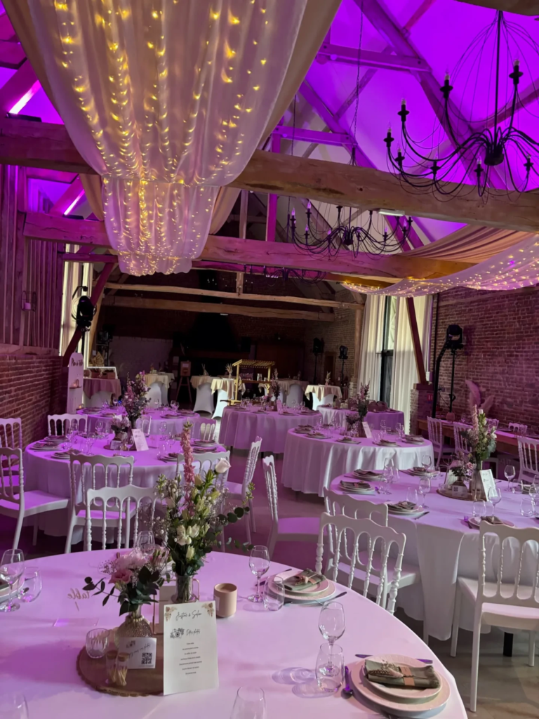 Décoration de table lors d'un mariage à La Grange aux Belles