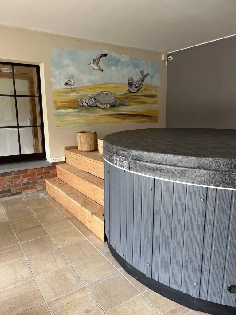 Grand jacuzzi pour un instant de relaxation bien mérité